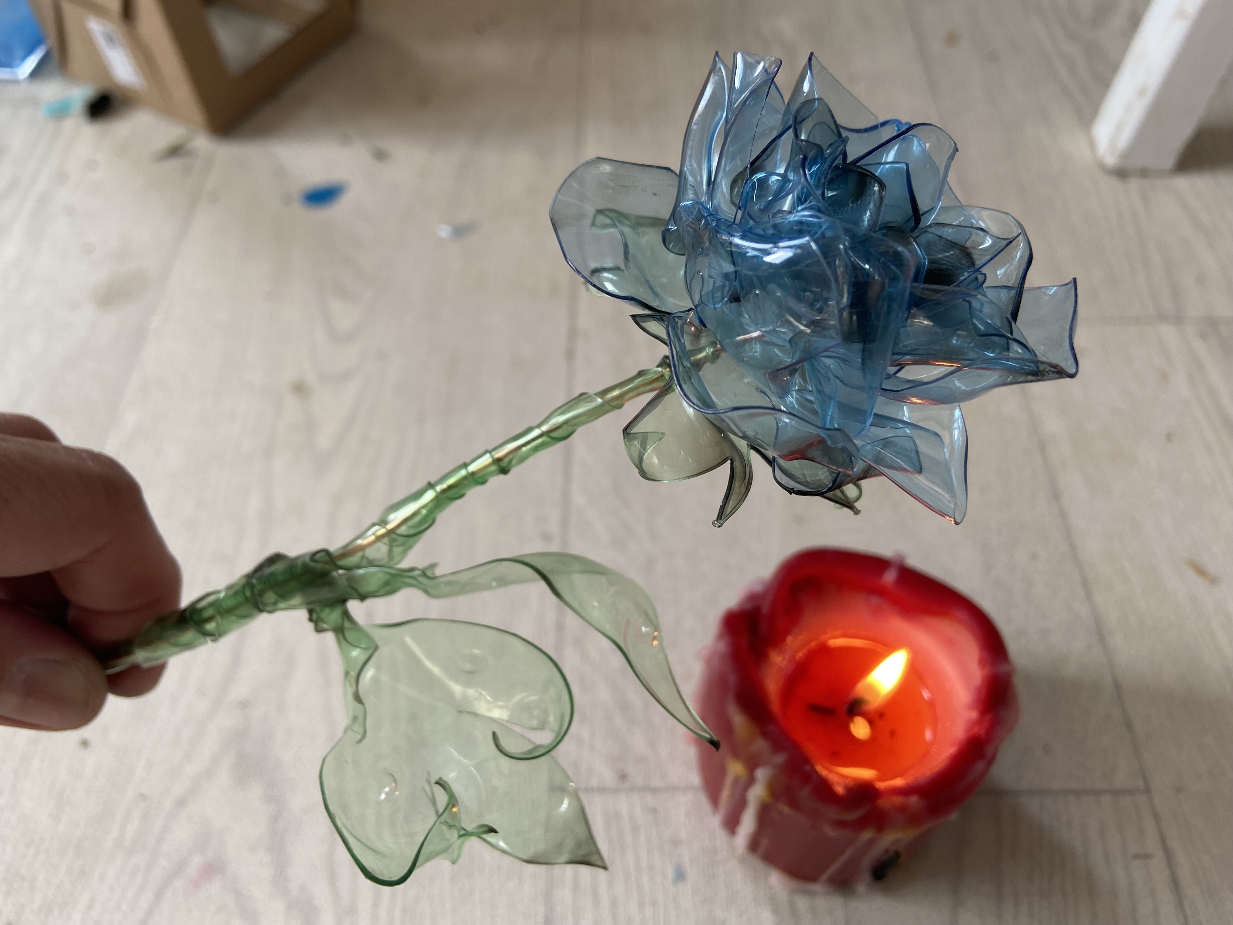 Réaliser une rose à partir d'une bouteille de plastique